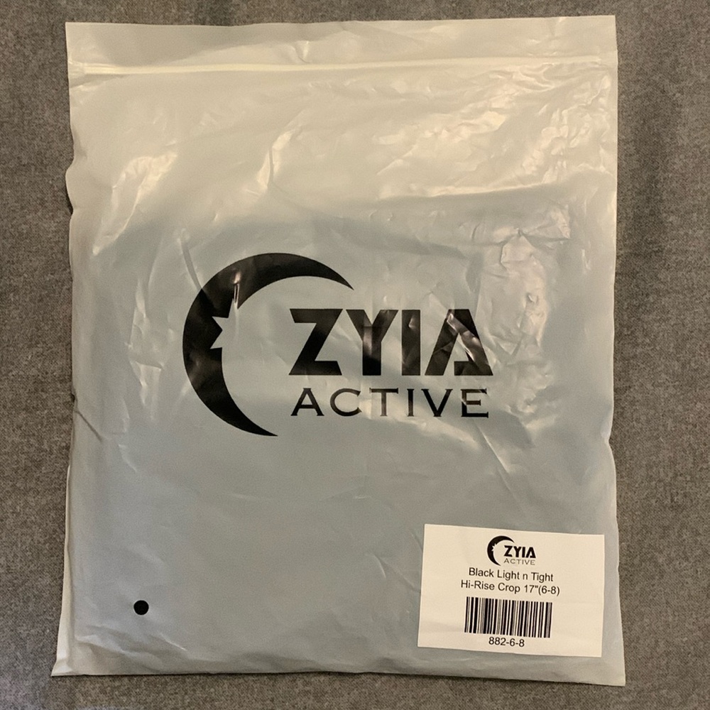 Zyia active black light n tight. Hi rise crop 17”.  Size 6-8